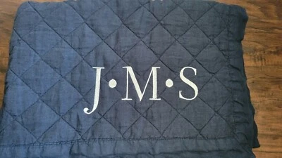 Colcha de linho belga Pottery Barn Kids monograma marinho J*M*S - Imagem 1 de 4