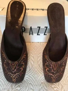 PAZZO Brasil Joyas Mujer Marrón Bordado Cuero Mules EE. UU. 10M Nuevo en Caja  - Imagen 1 de 8
