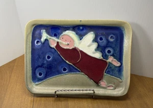 Kunstkeramik Tablett Schmuckschale Engel spielt Horn Tisch Servier Deko signiert 3D - Bild 1 von 8