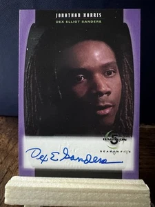 1998 Skybox Babylon 5 Season Dex Elliot Sanders as Jonathan Harris Auto A06 - Picture 1 of 2