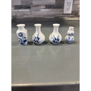 4 Vintage chinesische blau und weiße Porzellan Miniatur Vasen 3 cm hoch - Bild 1 von 6