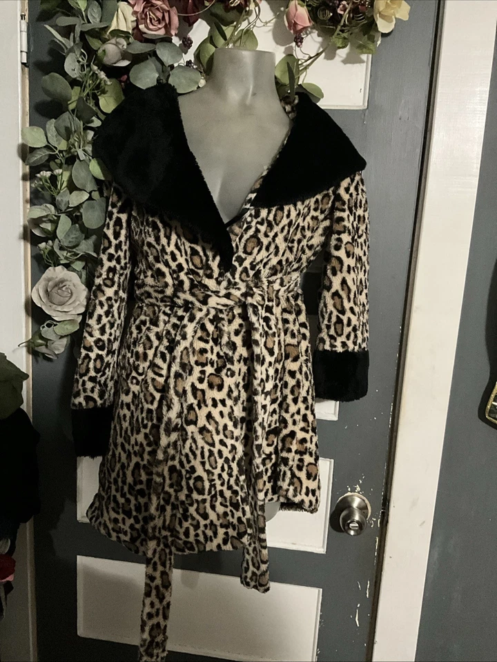 Bata/abrigo Besty Johnson de leopardo Foto 1 de 4