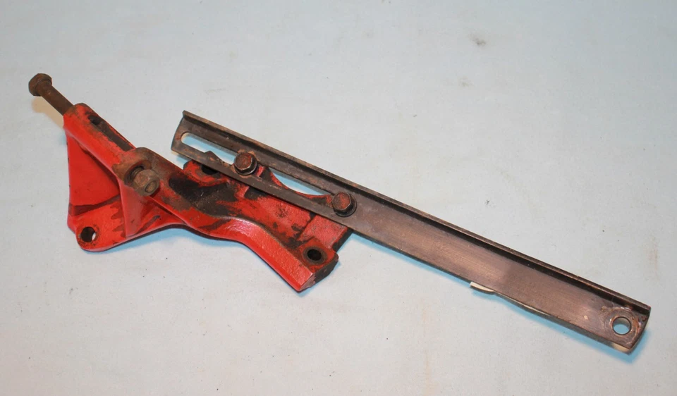 66 67 Plymouth Barracuda 6 cilindros soportes alternador Foto 1 de 4