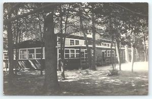 Postal RPPC Lodge cabaña casa de vacaciones en el bosque c1950s - Imagen 1 de 3