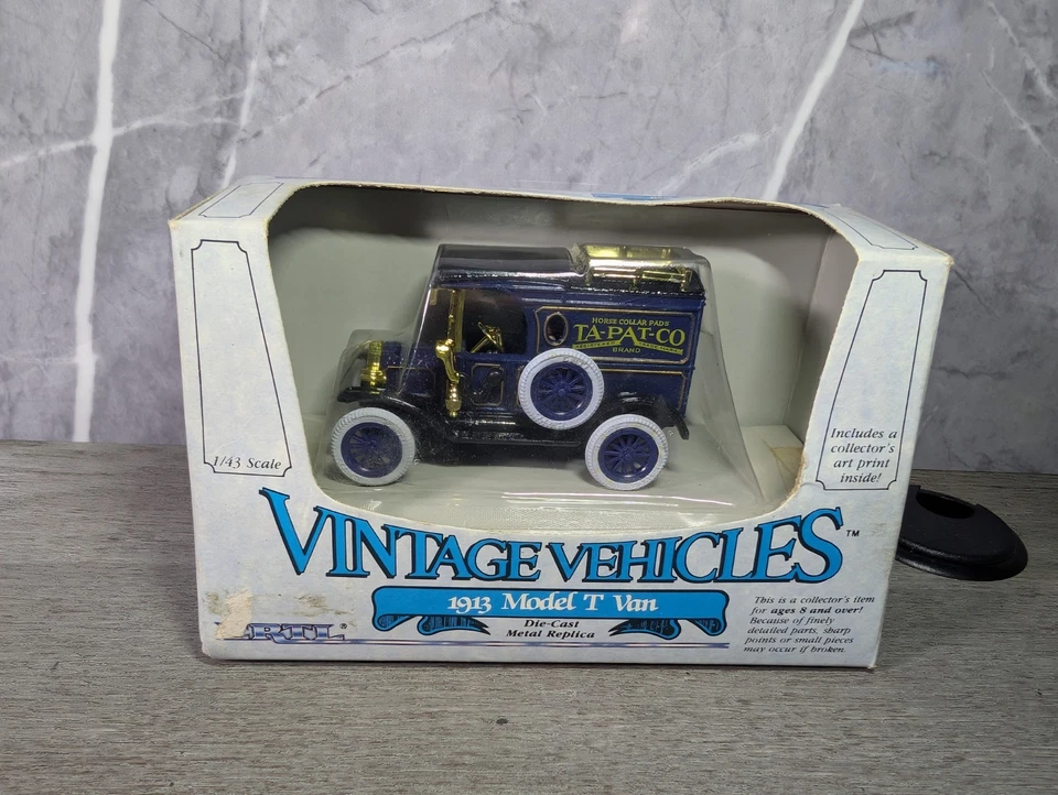 VEHÍCULOS DE COLECCIÓN ERTL - 1:43 - 1913 MODELO T FURGONETA AZUL TA-PAT-CO ALMOHADILLAS PARA COLLAR DE CABALLO Foto 1 de 1