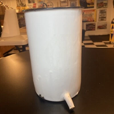 Antigua olla de agua vintage de metal esmaltada uso médico colgante de pared 7" Foto 1 de 4