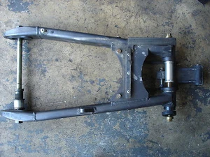 1998 TRIUMPH THUNDERBIRD SPORT 900 SWING ARM SWINGARM REAR SUSPENSION OEM - Imagen 1 de 5