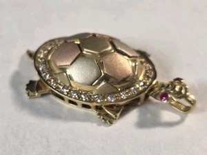 Ciondolo tartaruga articolata in oro 14 kt tricolore - Foto 1 di 9