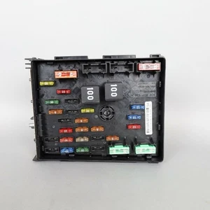 Caja relé de fusibles motor Volkswagen Tiguan Passat CC Audi A3 OEM usado - Imagen 1 de 11