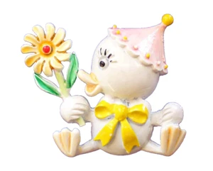 PIN Easter Vintage DUCK Baby ENAMEL White Metal 1950s in HAT with FLOWER Brooch - Picture 1 of 3