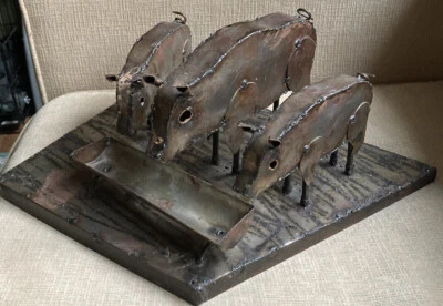 Hecho a mano chatarra cerdos abrevadero jardín hogar cabaña decoración granja rústico país usado en excelente estado Foto 1 de 4