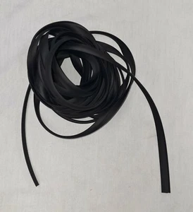 MITSUBISHI CHALLENGER TRITON PAJERO GUARD FENDER FLARE PIPING RUBBER - Picture 1 of 2