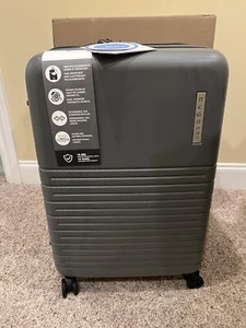 BUGATTI 24” Gray Striped Hardside Lightweight Expandable Carry-on Spinner New! - Picture 1 of 5
