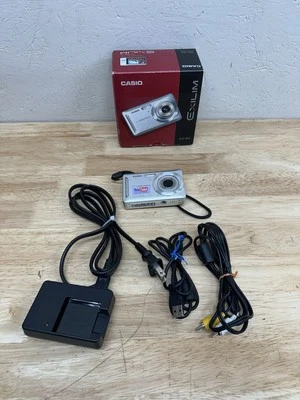 CASIO Digital Camera EXILIM EX-Z9 8.1MP Silver Tested No Memory Card - Image 1 of 4