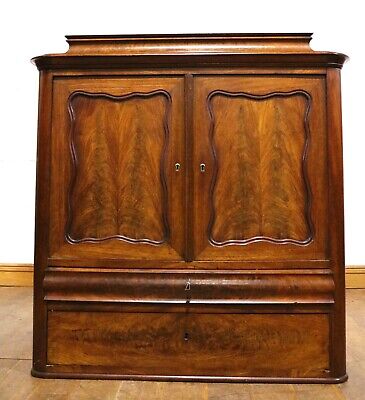 Antique Flame Mahogany Cupboard / Cabinet • 151.34£