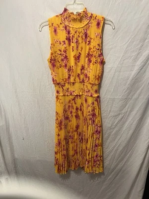 Estampa floral Nanette Depore plissada algodão amarelo com flores rosa tamanho 10 - Imagem 1 de 4