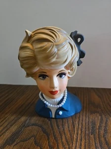 Statuina vaso testa di dama Napco C8496 abito blu perle e fiocco - Foto 1 di 11