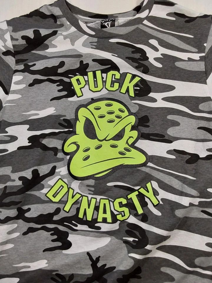 Code V Mens Multicolor Short Sleeve Camouflage Puck Dynasty T-Shirt Size Small - Image 1 of 4