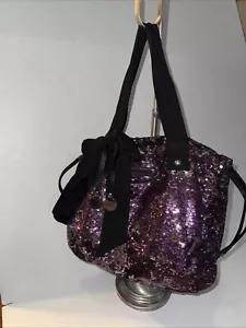 Bolso de Mano Juicy Couture Púrpura Y Negro Lentejuelas Cordón Cubo con Cintas - Imagen 1 de 7