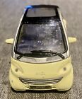 Smart City Coupe Maisto skala 1:33 kremowy/srebrny zabawkowy model samochodu dobrze używany