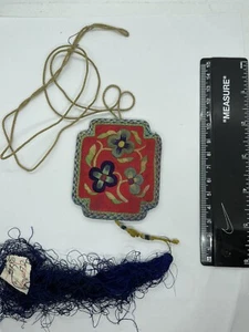 Antiker chinesischer Seidenfächerhalter Stickerei Pomander Ende 19. Jh. Anfang 20. Jh. - Bild 1 von 3