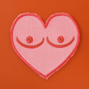 Parche BOOBS HEART Iron On: Love Breasts Pink Loveheart Lesbiana LGBT Divertido Regalo - Imagen 1 de 6