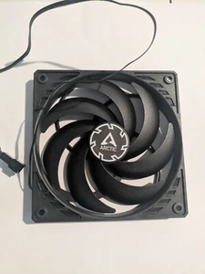 Arctic P12 Slim PWM PST Lüfter mit integriertem Y-Kabel (ACFAN00187A) - Bild 1 von 1