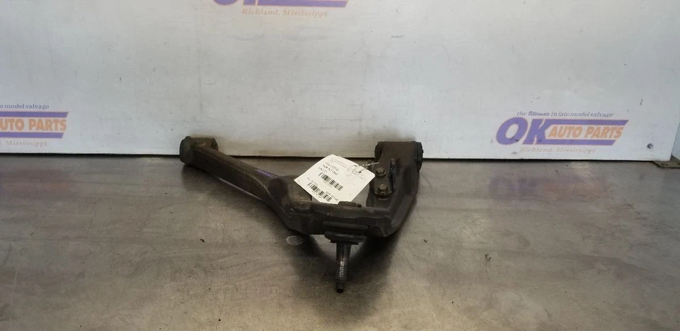 08 BRAZO DE CONTROL INFERIOR DELANTERO IZQUIERDO CHEVY SILVERADO 3500 Foto 1 de 4