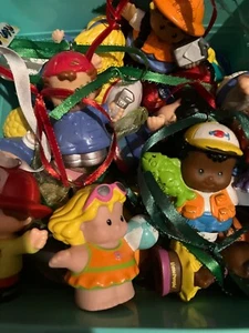 Menge 8 zufälliger Weihnachtsschmuck Fisher Price Little People - Bild 1 von 4