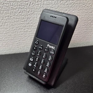 Punkt. MP02 Minimalist Black 4G LTE Handy - 2GB RAM, 16GB Speicher getestet - Bild 1 von 8