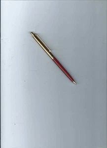 De colección. Bolígrafo Paper Mate Borgoña Perfil con Tapa Dorada y Borde Doble Corazón - Imagen 1 de 7