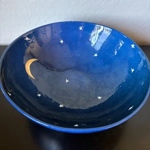 Cuenco de cerámica extra grande hecho a mano azul cobalto estrellas y luna firmado 14" diámetro - Imagen 1 de 12
