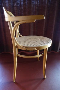 Thonet Stuhl Armlehnenstuhl Typ 233 Bugholzstuhl Vierfußgestell aus Bugholz. - Bild 1 von 17
