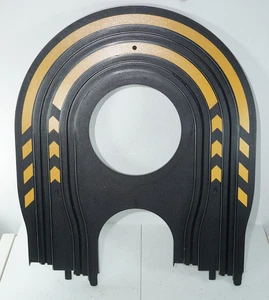 Micro Scalextric Hairpin Track Curve Black Yellow Chevrons 1:64 L7948 Section - Picture 1 of 3