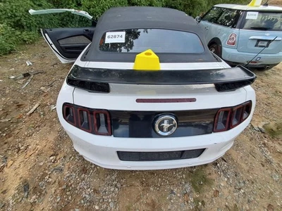 Base de maletero/portón trasero V6 con alerón compatible con Mustang 13-14 1339279 Foto 1 de 3