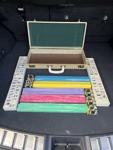 Mah Jong Jongg piastrelle bianche vintage in bachelite con custodia con 5 ripiani - Foto 1 di 11