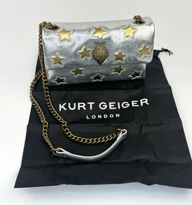 Bandolera Kurt Geiger London Mediana Suave Kensington Estrella Metálica Plateada con Bolso - Imagen 1 de 18