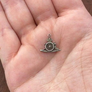 Vintage 925 Sterlingsilber Royal Artillery Geschütz Mützenabzeichen Anhänger Armband Charm - Bild 1 von 4
