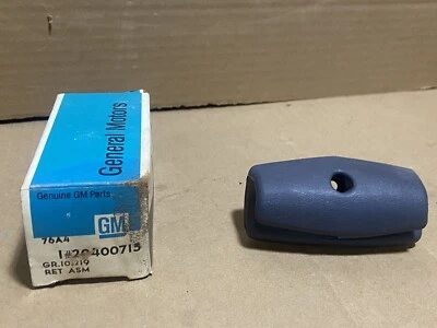 Retenedor de soporte central de varilla parasol GM 20400715 -- 1982-87 Skyhawk 2 puertas - Nuevo de Lote Antiguo Foto 1 de 4