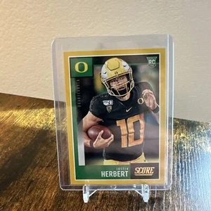 2020 Panini Score Football Justin Herbert RC 362 Yellow Gold Parallel SSP Rookie - Picture 1 of 2