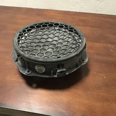 AUDI A3 SPORTBACK E-TRON 2016 - Altavoz/woofer puerta delantera (B&O) 8V0035415B Foto 1 de 3