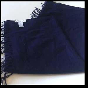 SCIARPA NORDSTROM LANA E CASHMERE CON FRANGE BLU NAVY OS NUOVA SENZA ETICHETTE - Foto 1 di 8