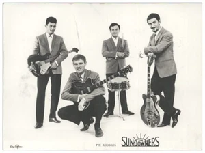 C1085/ The Sundowners UK Beat- Popgruppe Rückseite Autogramme Foto 16,5 x 12 cm - Bild 1 von 2