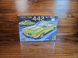 Revell 14511 1971 Olds 442 W-30 1:25 NIB Free Shipping - Picture 1 of 6