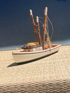 Model of a working craft fishing vessel - Picture 1 of 6