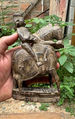 Antigua estatuilla de madera anhelada a mano para montar a caballo estatua de jinete de caballo Foto 1 de 4