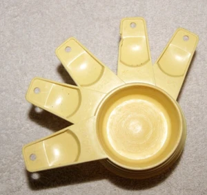 Vintage Tupperware Replacement Measuring Cup 1/4 1/3 1/2 2/3 3/4 Beige Choose - Picture 1 of 5