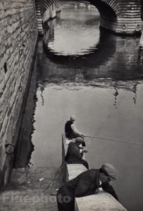1929/72 ANDRE KERTESZ Vintage Paris Men Bridge River FISHING Photo Art 11x14 - Picture 1 of 1
