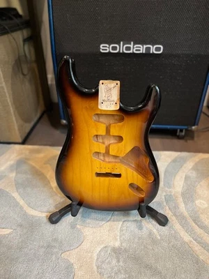 NOS Warmoth Fender Stratocaster 烟草爆裂 1 件沼泽灰体 57 重新发行 — 第 1/4 张图片