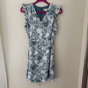 Vestido midi LOFT Outlet Petite floral manga volantes cuello en V cinturón azul amarillo MP - Imagen 1 de 6